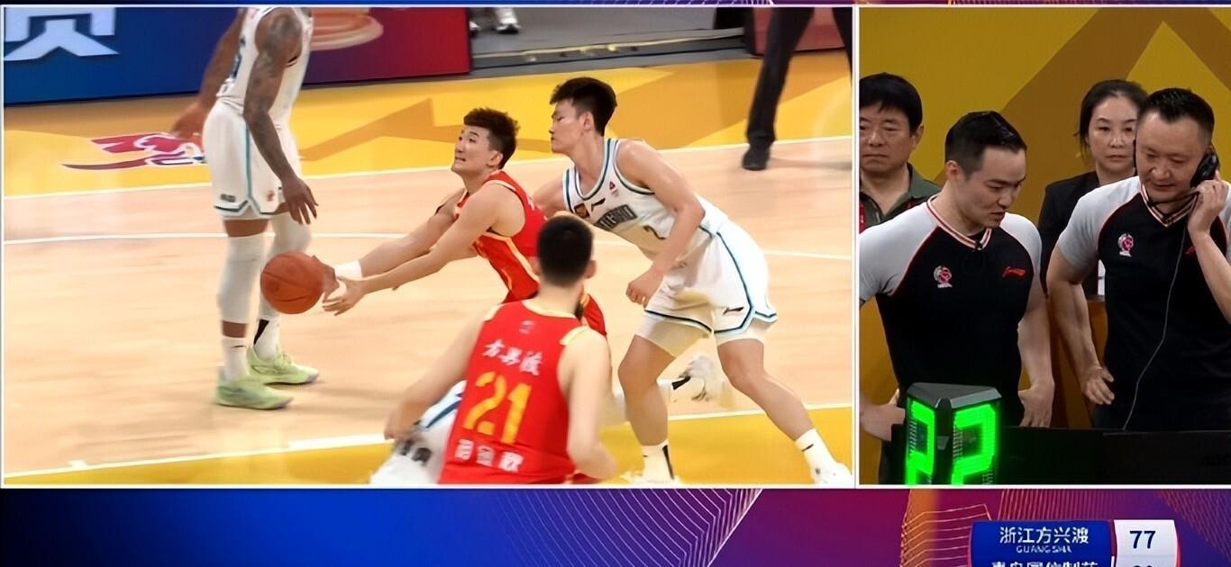 包含集结日CBA季后赛焦点战；成都蓉城篮板制胜；球迷炸锅；赛季目标并未改变的词条